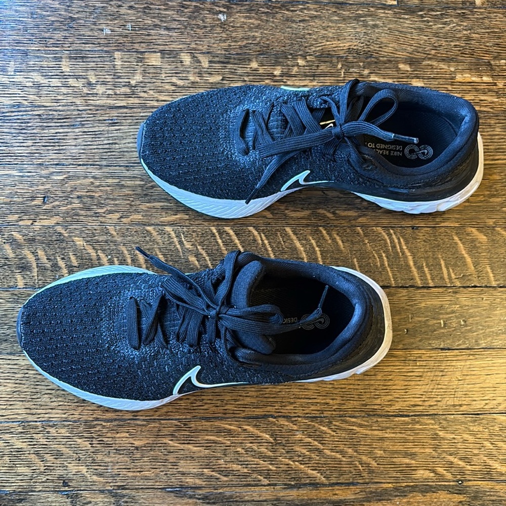 Nike React Infinity Flyknit women’s running shoes - size 8 - barely worn!